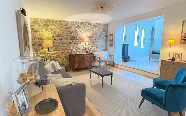 Maison à vendre    5 pièces • 144 710 m2 Grilly