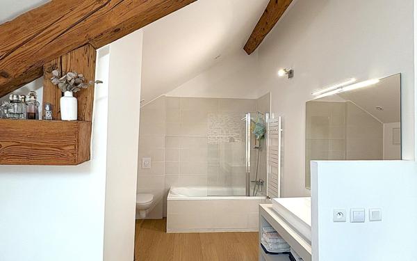 Maison à vendre    5 pièces • 144 710 m2 Grilly