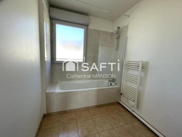 REIMS T3 lumineux en dernier étage avec  balcon et double parking couvert