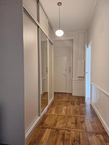 Appartement T3 à louer - 102 m² (réf : 406672)
