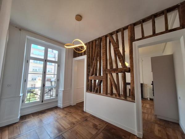 Appartement T3 à louer - 102 m² (réf : 406672)