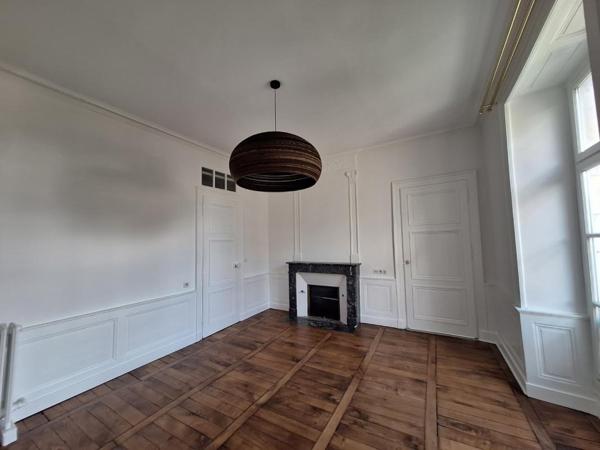 Appartement T3 à louer - 102 m² (réf : 406672)