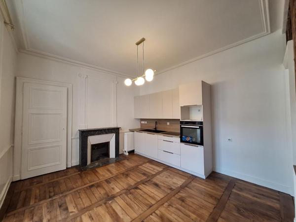Appartement T3 à louer - 102 m² (réf : 406672)
