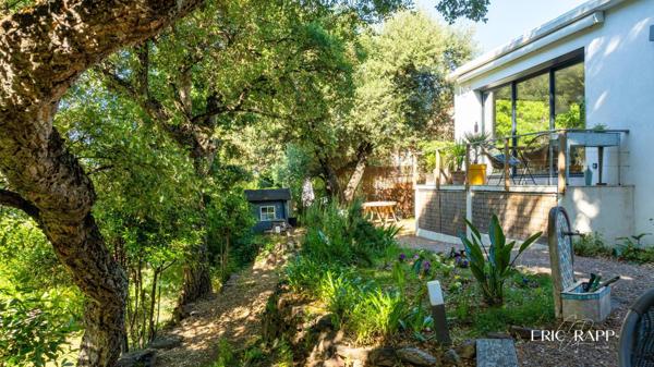 Villa de plain pied - au calme