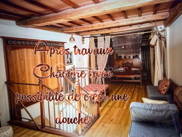 Bienvenue dans le Gers.

Venez découvrir cette belle maison de village du 19 ème siècle d'une surface totale de 250m2 dont 115,5 m2 de surface chauffée.

Le rez-de-chaussée vous propose un commerce d'une belle surface de 45m2 avec un bureau et une cuisine d'été à rafraîchir.

Le premier étage dispose d'une terrasse ainsi qu'une grande pièce au fort potentiel qui vous permettra de créer soit un salon ou une  suite parentale.
Une salle à manger et une chambre complètent cette étage.

Le deuxième et dernier étage propose une pièce pouvant être aménagée en dressing ou chambre, vous disposerez d'une salle de bain à rafraîchir ainsi qu'une grande chambre avec balcon offrant une belle vue.

Un grand garage de plus de 30 m2 s'ajoute à cette ensemble.

Le potentiel révélé ne vous laissera pas insensible, des travaux sont à prévoir qui vous permettront de retrouver tout le charme d'antan.

La toiture est en bon état, l'électricité a été entièrement refaite.

Opportunité à saisir !!!

je suis à votre entière disposition pour plus de renseignements pour cette opportunité se trouvant dans un village qui offre divers commerces et aussi un pôle médical.

A 30 minutes de TARBES, 12 minutes de MIRANDE et 30 minutes de AUCH.