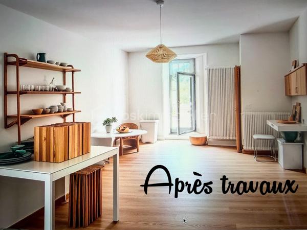 Bienvenue dans le Gers.

Venez découvrir cette belle maison de village du 19 ème siècle d'une surface totale de 250m2 dont 115,5 m2 de surface chauffée.

Le rez-de-chaussée vous propose un commerce d'une belle surface de 45m2 avec un bureau et une cuisine d'été à rafraîchir.

Le premier étage dispose d'une terrasse ainsi qu'une grande pièce au fort potentiel qui vous permettra de créer soit un salon ou une  suite parentale.
Une salle à manger et une chambre complètent cette étage.

Le deuxième et dernier étage propose une pièce pouvant être aménagée en dressing ou chambre, vous disposerez d'une salle de bain à rafraîchir ainsi qu'une grande chambre avec balcon offrant une belle vue.

Un grand garage de plus de 30 m2 s'ajoute à cette ensemble.

Le potentiel révélé ne vous laissera pas insensible, des travaux sont à prévoir qui vous permettront de retrouver tout le charme d'antan.

La toiture est en bon état, l'électricité a été entièrement refaite.

Opportunité à saisir !!!

je suis à votre entière disposition pour plus de renseignements pour cette opportunité se trouvant dans un village qui offre divers commerces et aussi un pôle médical.

A 30 minutes de TARBES, 12 minutes de MIRANDE et 30 minutes de AUCH.