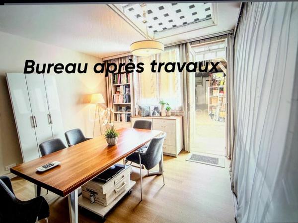 Bienvenue dans le Gers.

Venez découvrir cette belle maison de village du 19 ème siècle d'une surface totale de 250m2 dont 115,5 m2 de surface chauffée.

Le rez-de-chaussée vous propose un commerce d'une belle surface de 45m2 avec un bureau et une cuisine d'été à rafraîchir.

Le premier étage dispose d'une terrasse ainsi qu'une grande pièce au fort potentiel qui vous permettra de créer soit un salon ou une  suite parentale.
Une salle à manger et une chambre complètent cette étage.

Le deuxième et dernier étage propose une pièce pouvant être aménagée en dressing ou chambre, vous disposerez d'une salle de bain à rafraîchir ainsi qu'une grande chambre avec balcon offrant une belle vue.

Un grand garage de plus de 30 m2 s'ajoute à cette ensemble.

Le potentiel révélé ne vous laissera pas insensible, des travaux sont à prévoir qui vous permettront de retrouver tout le charme d'antan.

La toiture est en bon état, l'électricité a été entièrement refaite.

Opportunité à saisir !!!

je suis à votre entière disposition pour plus de renseignements pour cette opportunité se trouvant dans un village qui offre divers commerces et aussi un pôle médical.

A 30 minutes de TARBES, 12 minutes de MIRANDE et 30 minutes de AUCH.