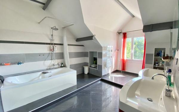 Maison à vendre    5 pièces • 146 m2 Villecresnes