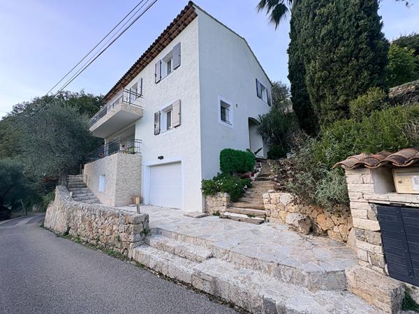 Grasse Vue dégagée, calme absolu Propriété de standing avec dépendance