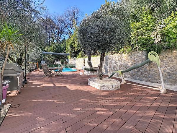 Grasse Vue dégagée, calme absolu Propriété de standing avec dépendance