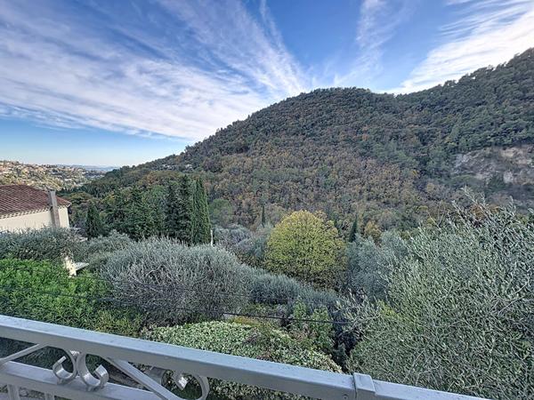 Grasse Vue dégagée, calme absolu Propriété de standing avec dépendance