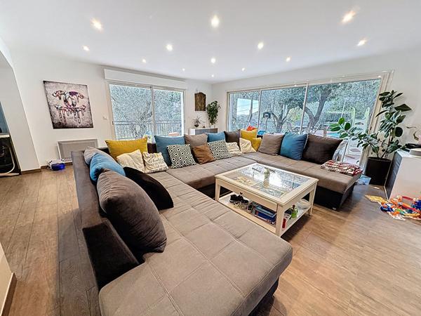 Grasse Vue dégagée, calme absolu Propriété de standing avec dépendance