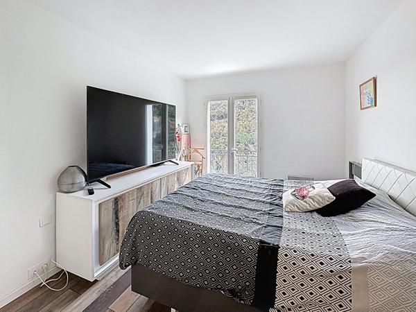 Grasse Vue dégagée, calme absolu Propriété de standing avec dépendance