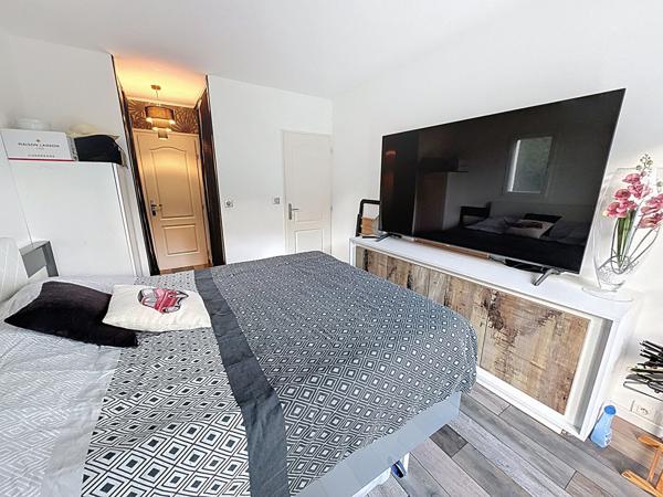 Grasse Vue dégagée, calme absolu Propriété de standing avec dépendance