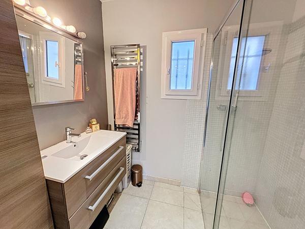 Grasse Vue dégagée, calme absolu Propriété de standing avec dépendance