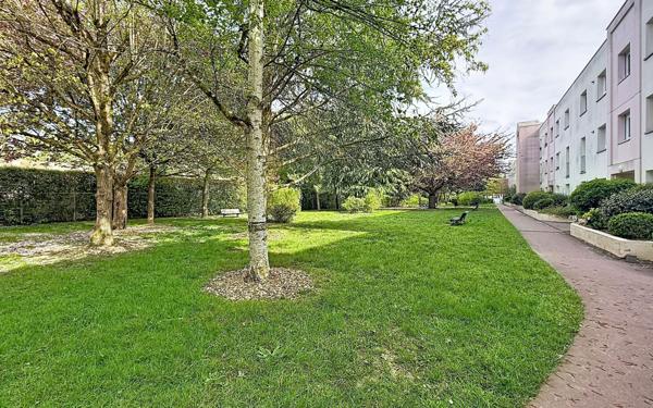 Appartement à vendre    3 pièces • 64,20 m2 Guyancourt