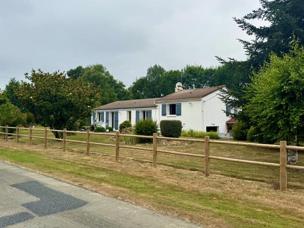 Le Girouard (85150) Maison 3 chambres de 137 m2 habitables sur 5520 m2 de terrain