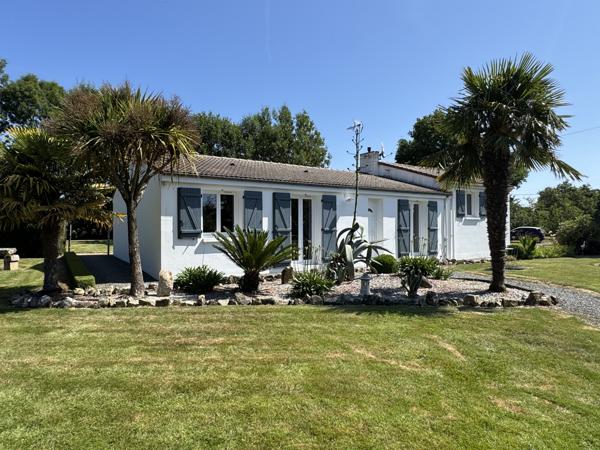 Le Girouard (85150) Maison 3 chambres de 137 m2 habitables sur 5520 m2 de terrain