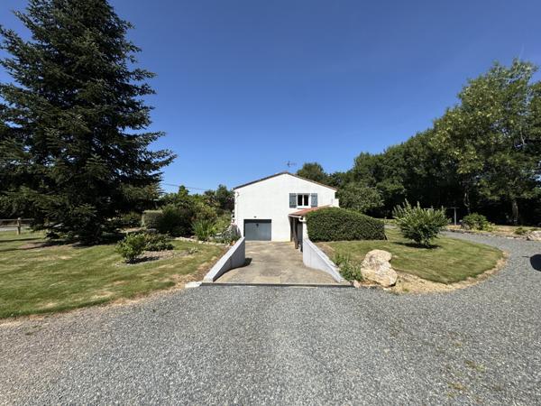 Le Girouard (85150) Maison 3 chambres de 137 m2 habitables sur 5520 m2 de terrain