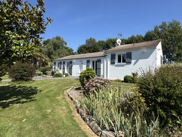 Le Girouard (85150) Maison 3 chambres de 137 m2 habitables sur 5520 m2 de terrain