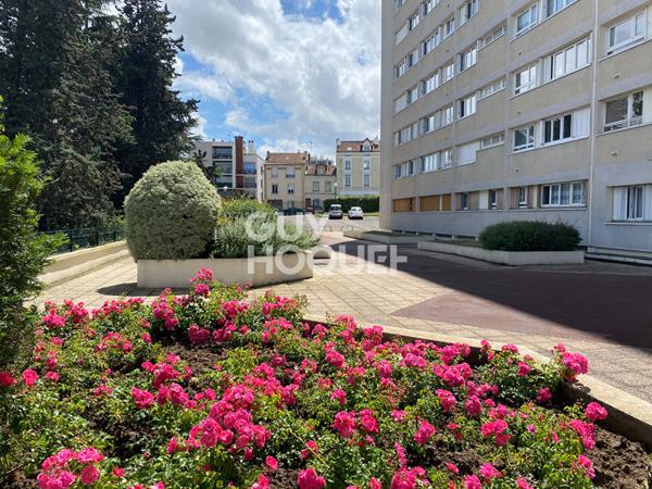 GUY HOQUET - Centre ville, 2 pièces à louer !