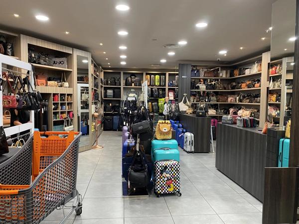 Vente                                                      Fonds de commerce
                        
                                         70 m2                     à Étrembières