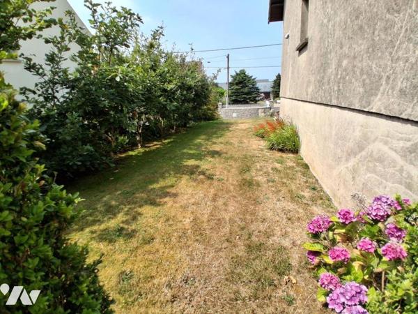 MAISON SUR SOUS-SOL QUERQUEVILLE 4 CHAMBRES + DEUX GARAGES + JARDIN