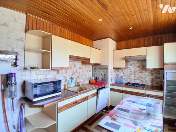 MAISON SUR SOUS-SOL QUERQUEVILLE 4 CHAMBRES + DEUX GARAGES + JARDIN