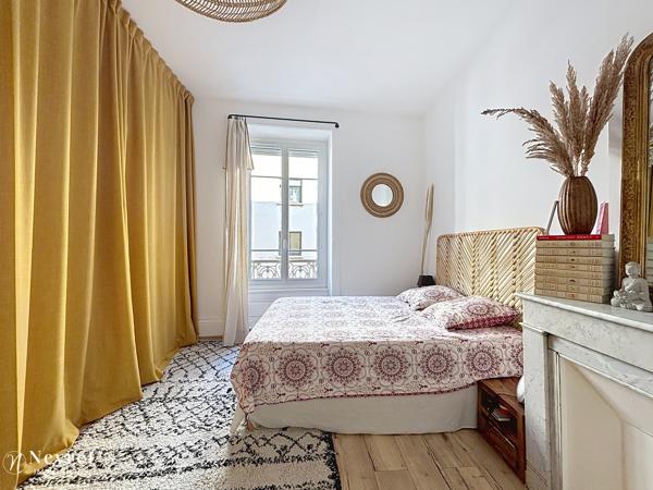 OULLINS CENTRE – T3 73 m² – CHARME DE L’ANCIEN – MÉTRO À 5 MIN Situé en plein centre d’Oullins, dans une petite copropriété calme et bien entretenue, découvrez ce T3 de 73 m² au 1er étage d’un immeuble ancien de caractère .