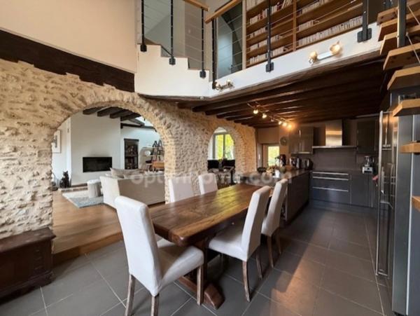 Propriete de 370 M² sur 13000 M² à vendre 10 pièces SAINT CYR SOUS DOURDAN (91).A seulement 45 KM de Paris, 5 KM de DOURDAN.