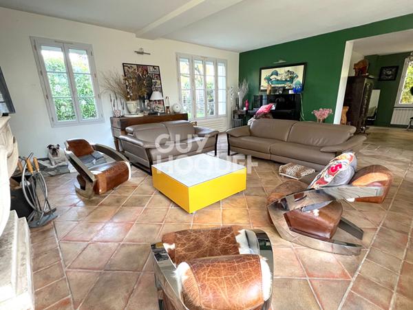 Propriété d'exception à Mennecy ? Élégance, volumes et cadre naturel privilégié