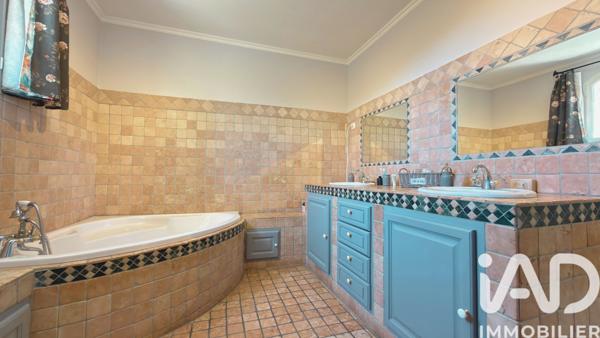 Maison à vendre 6 pièces 150 m² Peyrolles-en-Provence