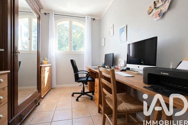 Maison à vendre 6 pièces 150 m² Peyrolles-en-Provence