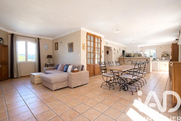 Maison à vendre 6 pièces 150 m² Peyrolles-en-Provence