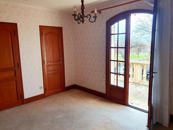 Maison 7 pièces + piscine + garage/atelier