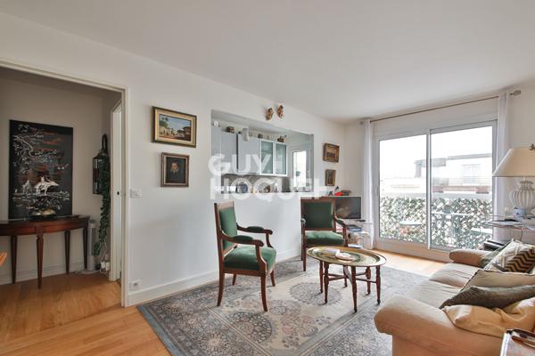 75015 CONVENTION / DERNIER ETAGE 2 PIECES 50M² AVEC BALCON + PARKING