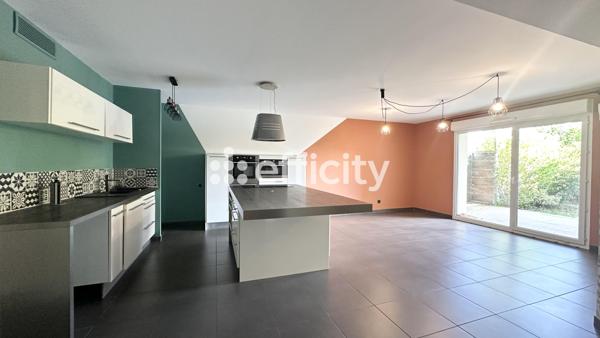 Appartement
         4 pièces
        - 80 m² Exclusivité 220 000 € *