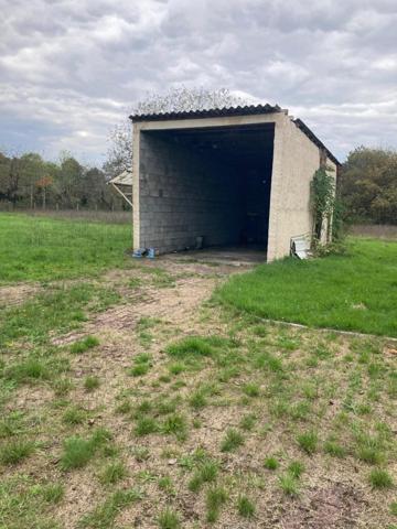 maison a vendre sur la commune des Eglisottes et chalaures avec son grand terrain constructible