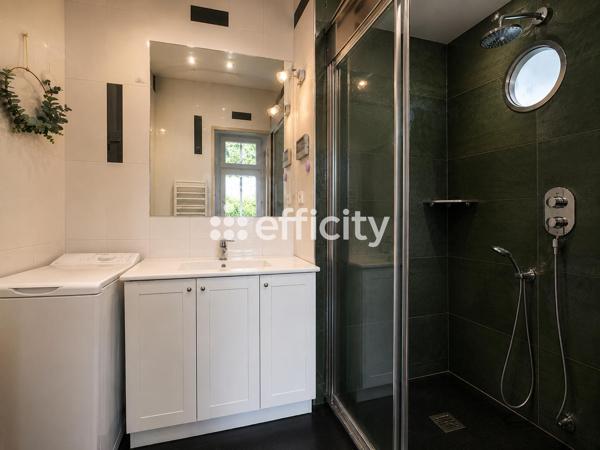 Appartement
         2 pièces
        - 44 m² 250 000 € *