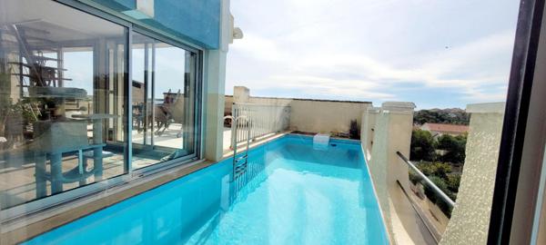 Duplex avec  Rooftop, piscine et  vue mer à Saint Pierre La Mer