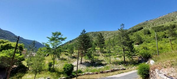-A VENDRE- PRADES 48210 St Enimie TERRAIN CONSTRUCTIBLE non viabilisé de 3265m2 108 000€