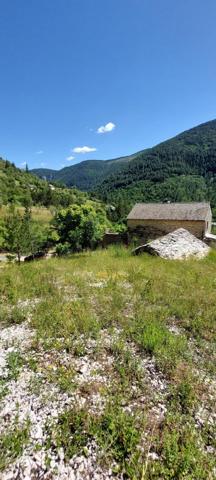 -A VENDRE- PRADES 48210 St Enimie TERRAIN CONSTRUCTIBLE non viabilisé de 3265m2 108 000€
