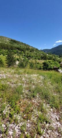 -A VENDRE- PRADES 48210 St Enimie TERRAIN CONSTRUCTIBLE non viabilisé de 3265m2 108 000€