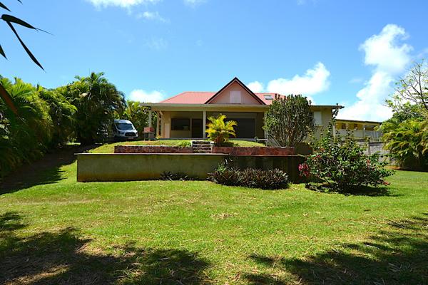 Petit-Bourg (97170) Grande villa T4 Piscine la Gripierre