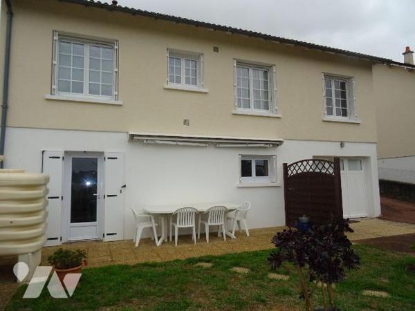 Chauvigny, à proximité des commerces et services, Maison habitable de plain-pied d'environ 108 ...