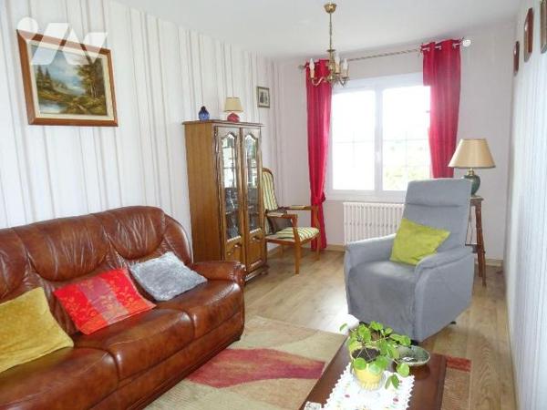 Chauvigny, à proximité des commerces et services, Maison habitable de plain-pied d'environ 108 ...