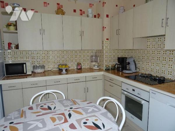 Chauvigny, à proximité des commerces et services, Maison habitable de plain-pied d'environ 108 ...