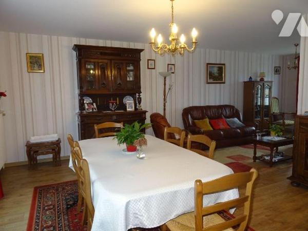 Chauvigny, à proximité des commerces et services, Maison habitable de plain-pied d'environ 108 ...