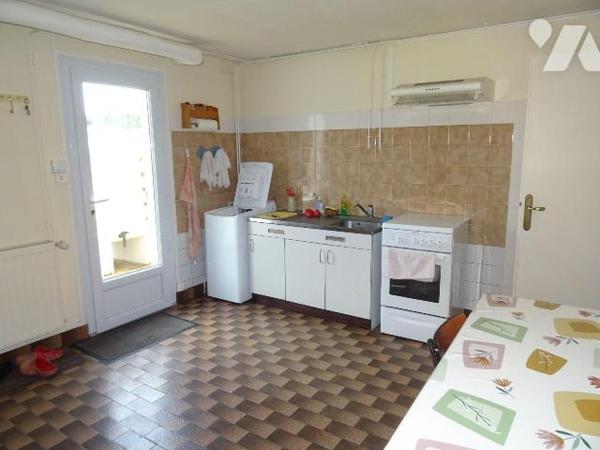 Chauvigny, à proximité des commerces et services, Maison habitable de plain-pied d'environ 108 ...