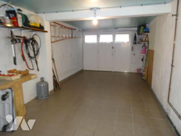 Chauvigny, à proximité des commerces et services, Maison habitable de plain-pied d'environ 108 ...